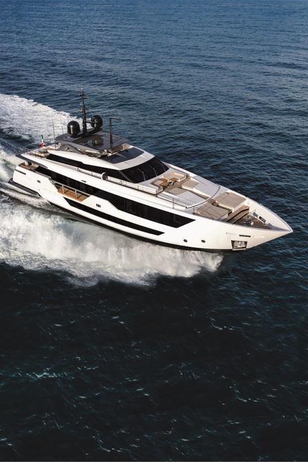 Fondo CUSTOM LINE YACHTS 