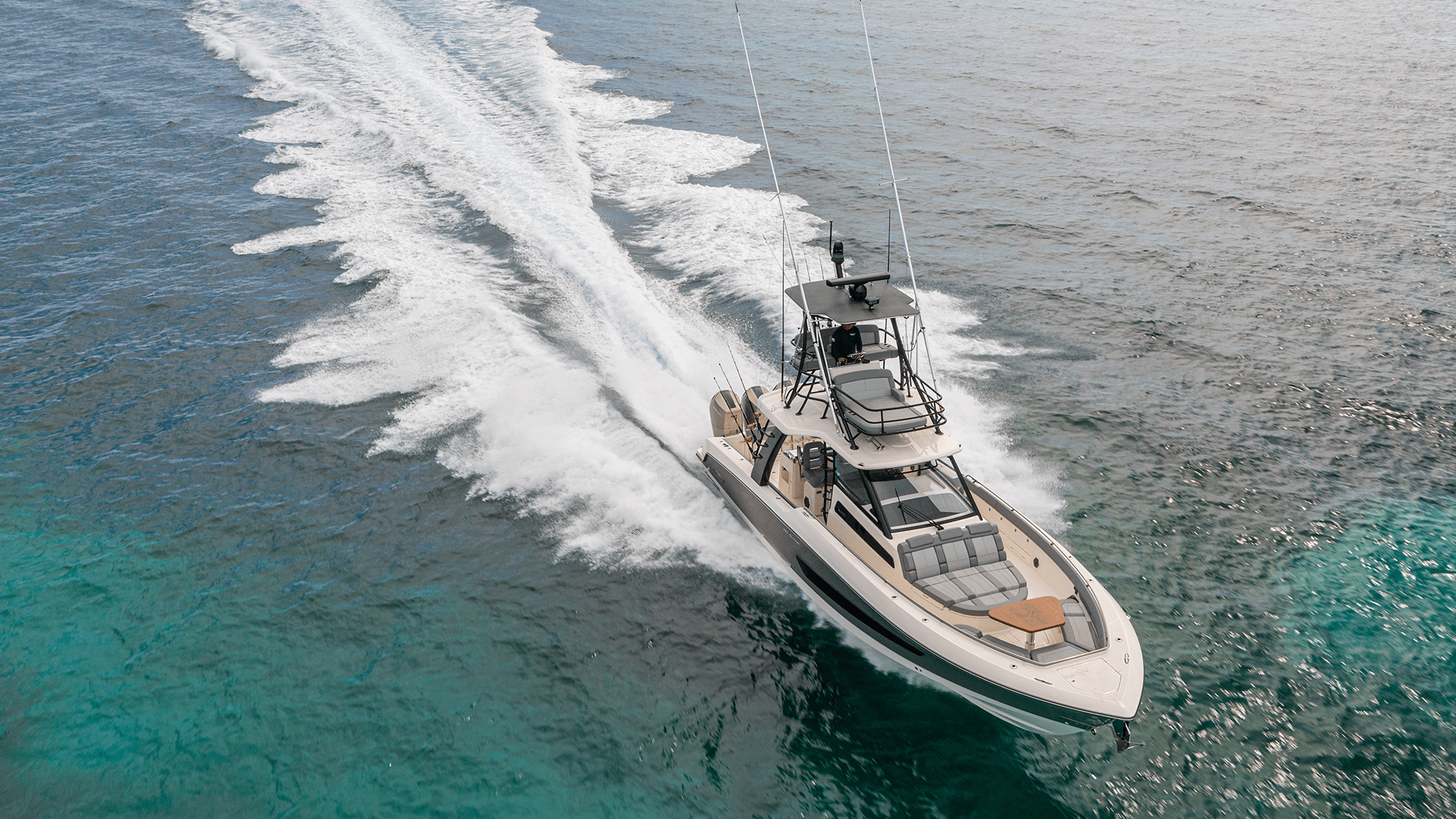 Boston-Whaler-420-Outrage-Anniversary-Edition-16292264440c02dec8.png