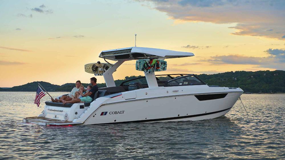 Cobalt-Boats-COBALT-BOATS-R31-17501019226a295c50be5.jpg