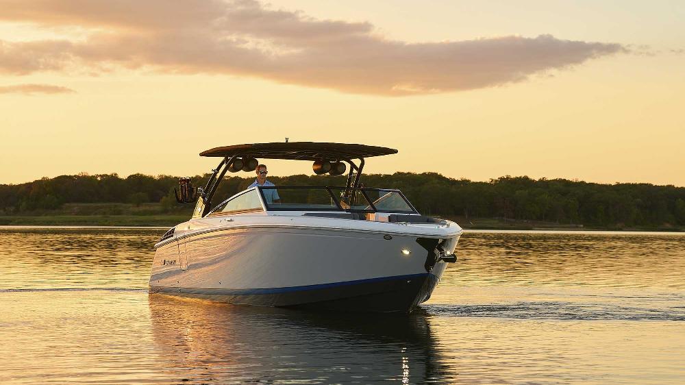 Cobalt-Boats-COBALT-BOATS-R33-SURF-1743451262eed43.jpg