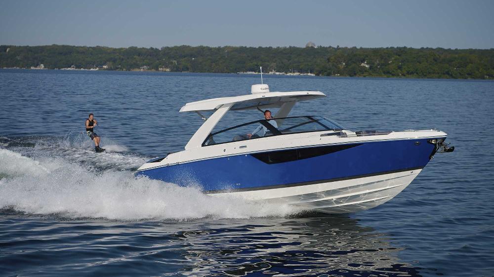 Cobalt-Boats-COBALT-BOATS-R35-SURF--1750103108ee485d.jpg