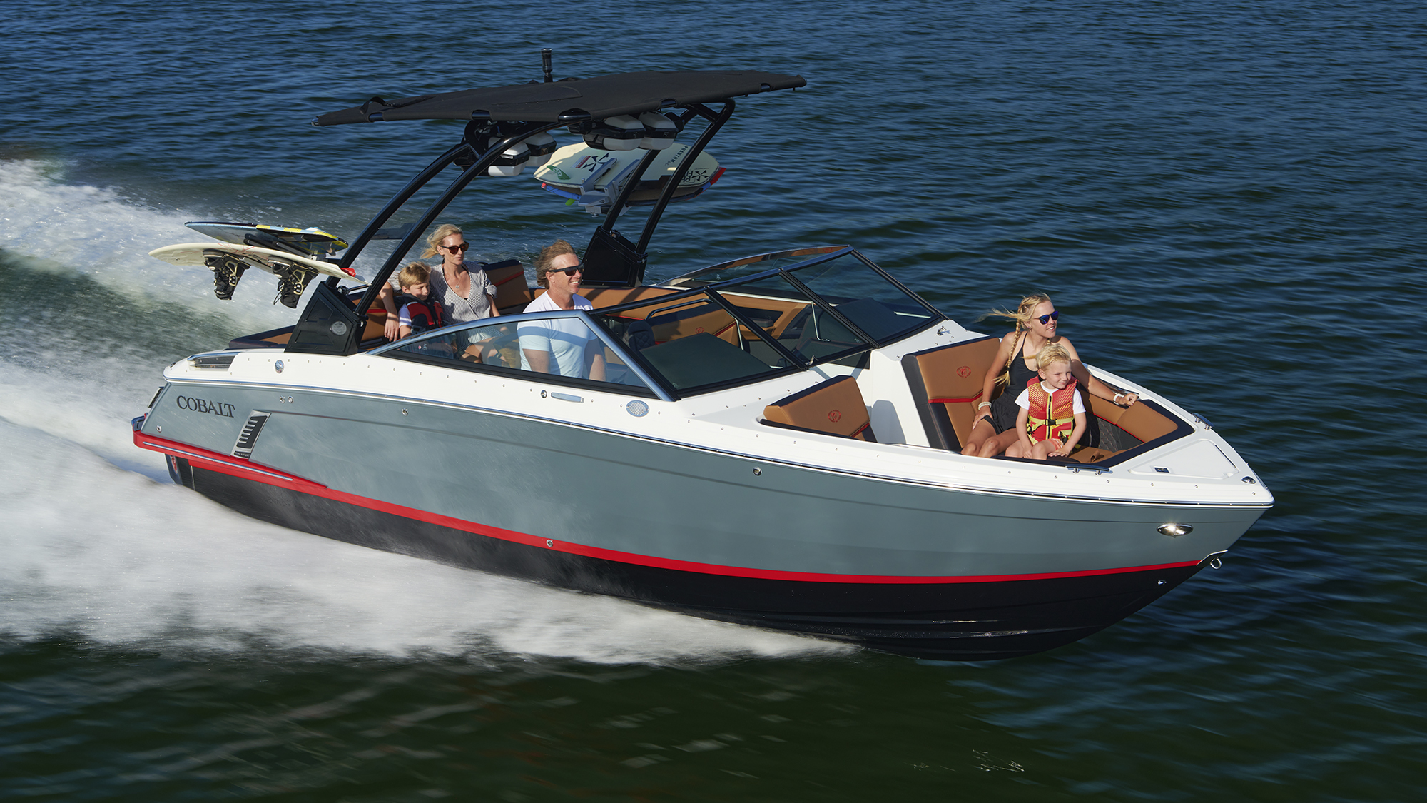 Cobalt-Boats-R4-SURF-16438514237e12944cdb.jpeg