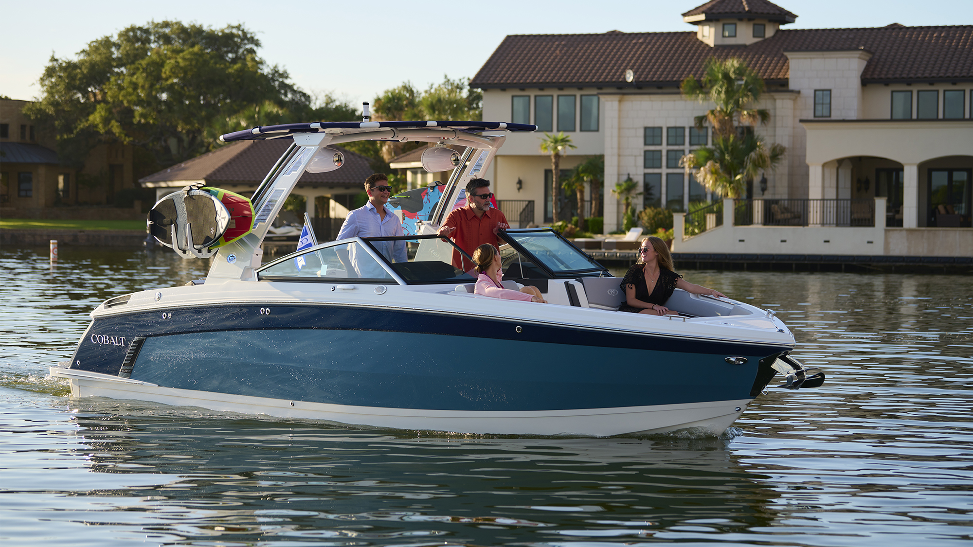 Cobalt-Boats-R8-SURF-1643853904e7c2f07.jpeg