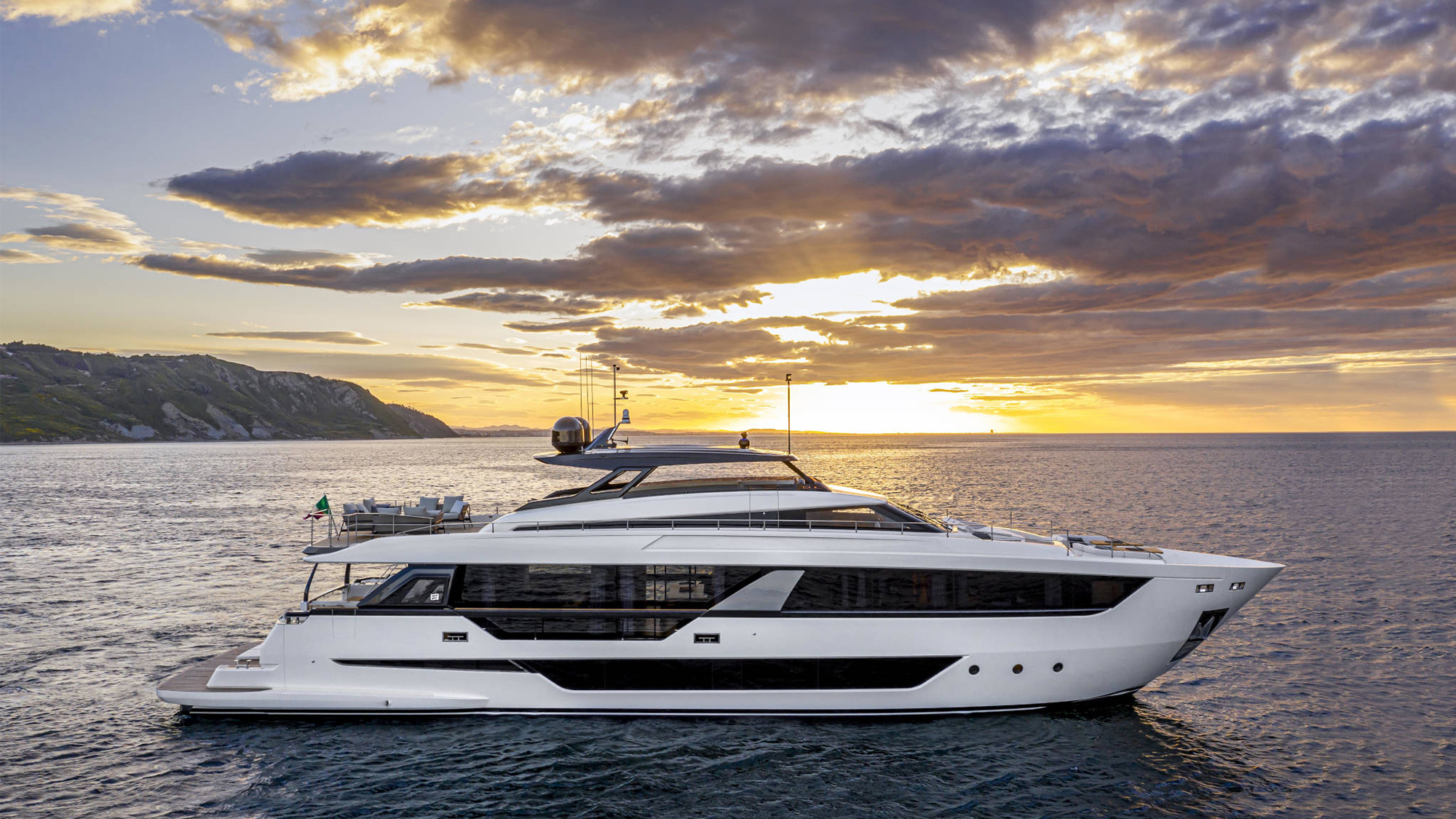 Ferretti-Ferretti-Yachts-1000-New-16389894046125d270bc.jpeg