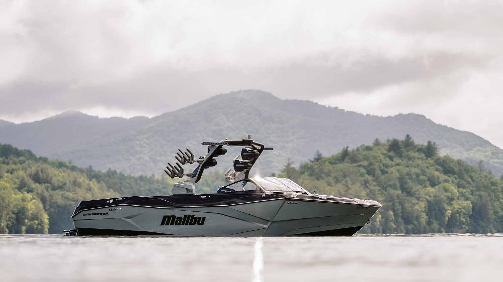 Malibu-MALIBU-BOATS-26-LSV-17259935078536d7b3.jpg